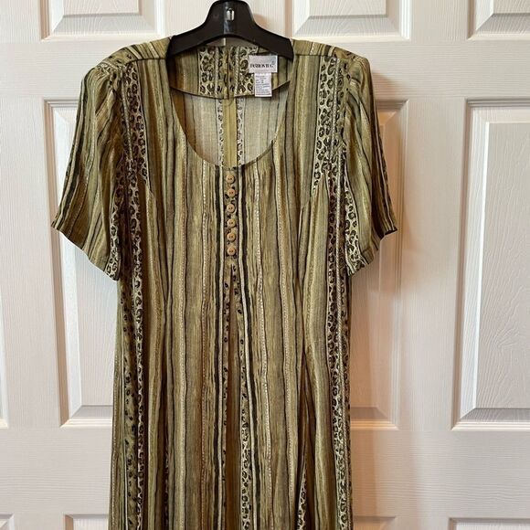 FASHION BUG SAGE GREEN WITH STRIPES & ANIMAL PRINT SHORT SLEEVE DRESS SIZE 18 - Picture 2 of 5